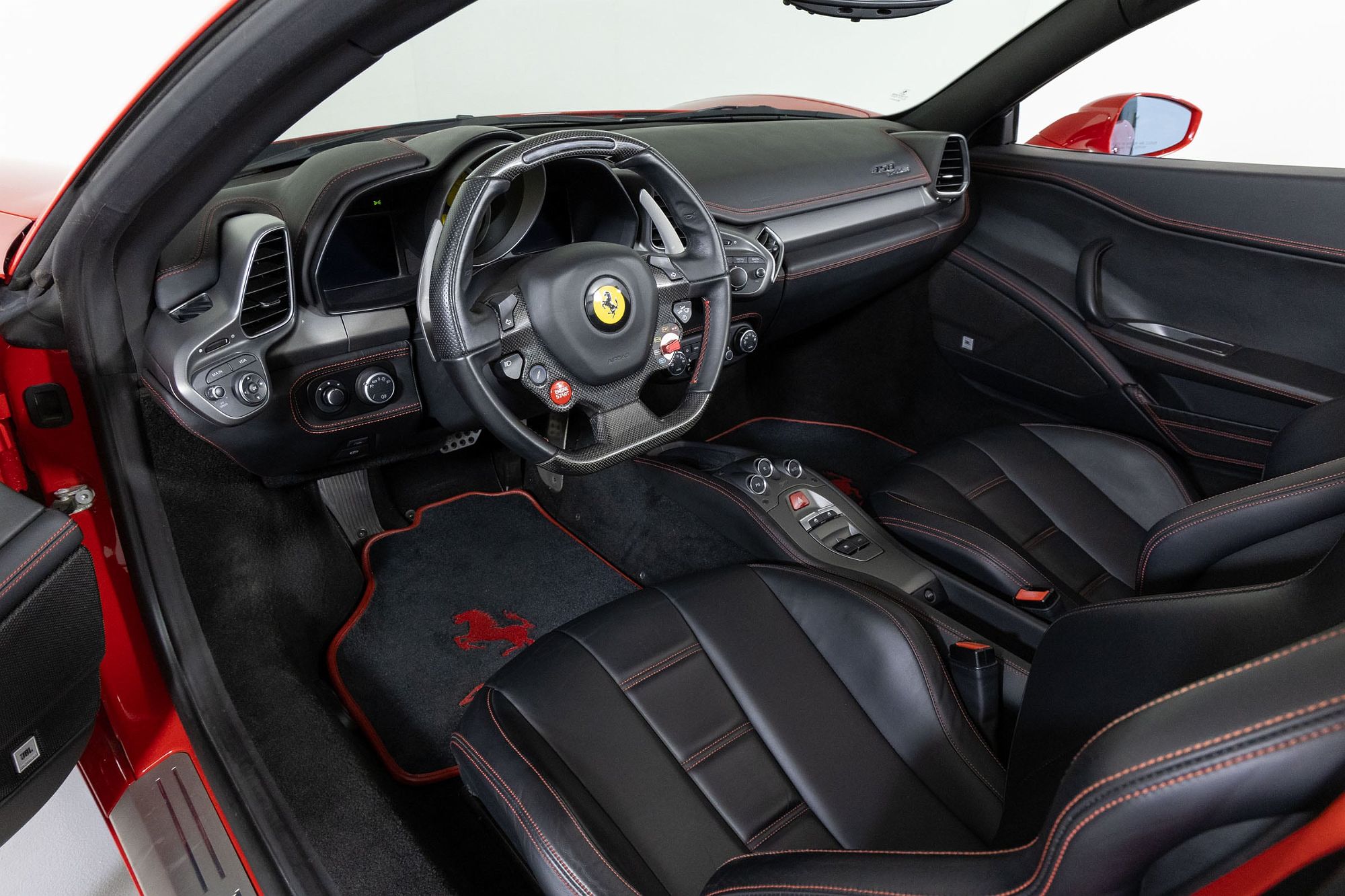 2014 Ferrari 458 null image 3