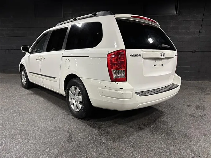 2008 Hyundai Entourage