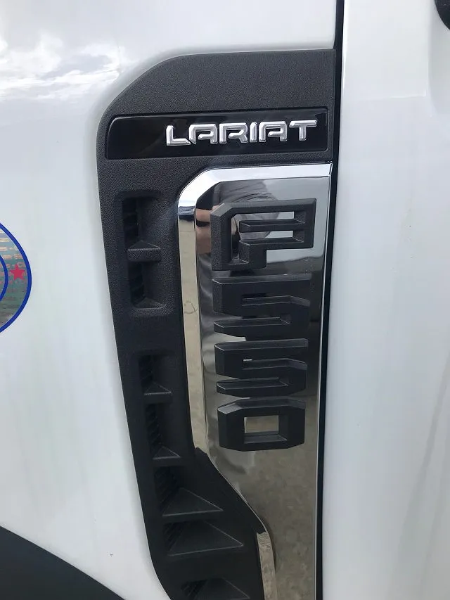 2023 Ford F-550 Lariat image 1