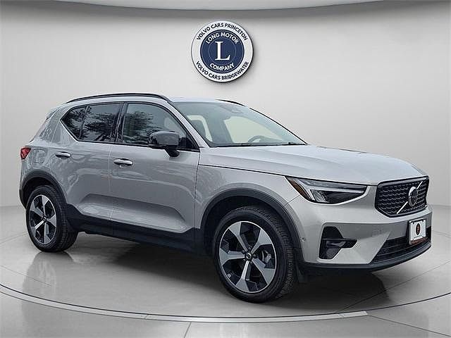 2025 Volvo XC40