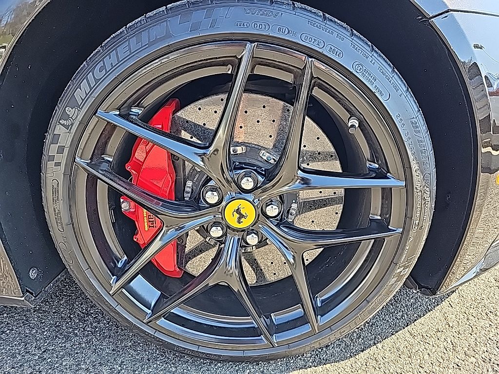 2015 Ferrari F12 Berlinetta image 10