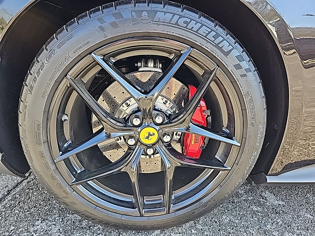 2015 Ferrari F12 Berlinetta image 11