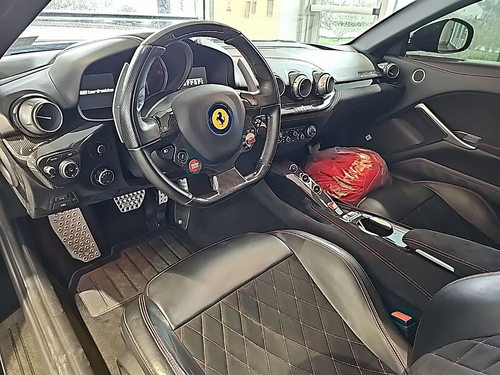 2015 Ferrari F12 Berlinetta image 32