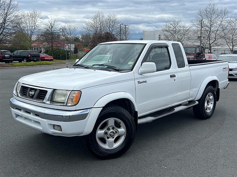 2000 Nissan Frontier XE image 0