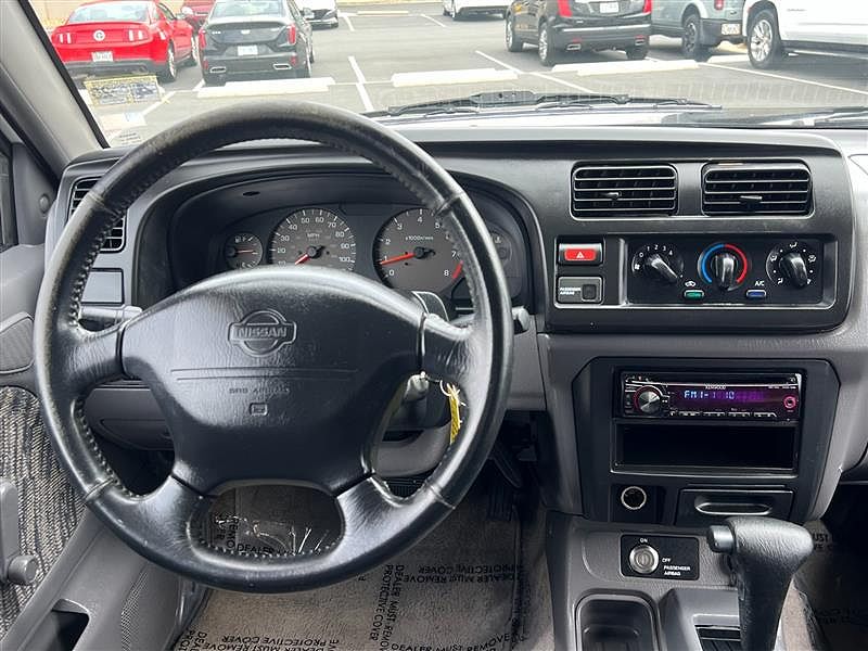 2000 Nissan Frontier XE image 18