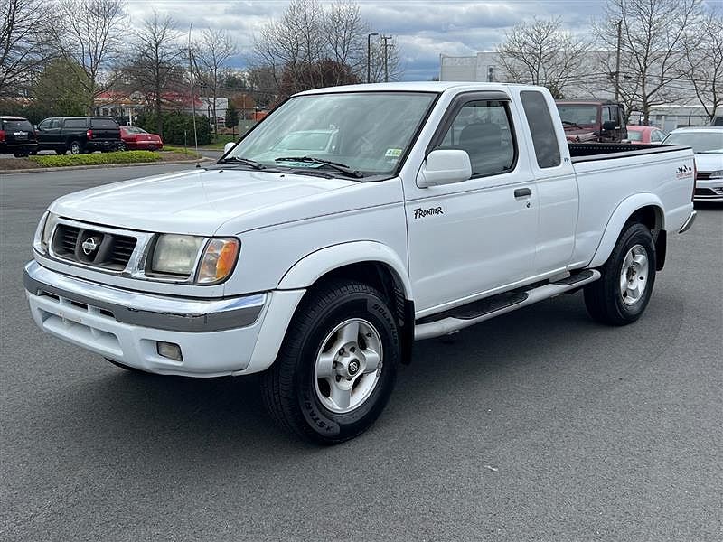 2000 Nissan Frontier XE image 1