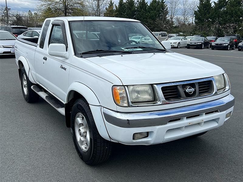 2000 Nissan Frontier XE image 4