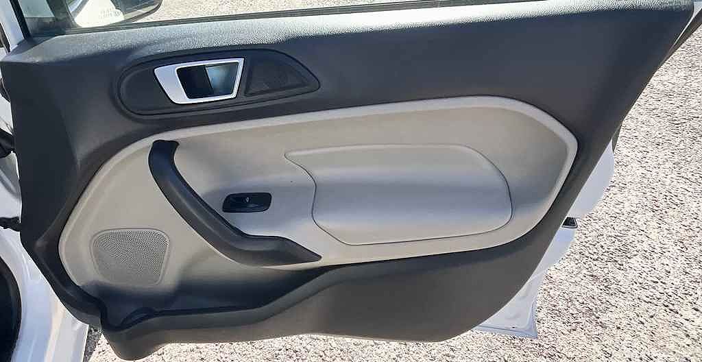 2015 Ford Fiesta Titanium image 11