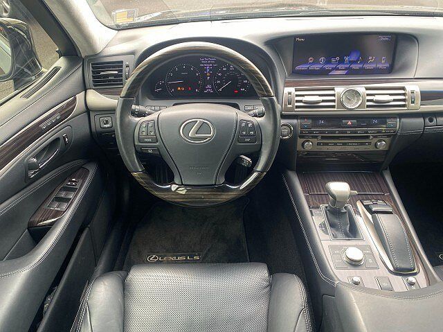 2013 Lexus LS 460 image 13