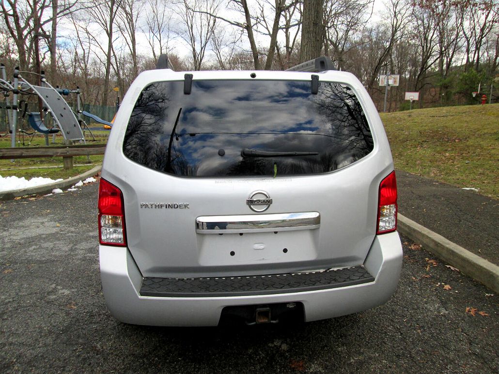 2012 Nissan Pathfinder LE image 3