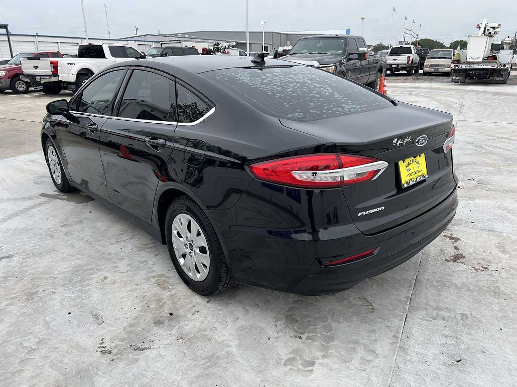 2020 Ford Fusion S image 4