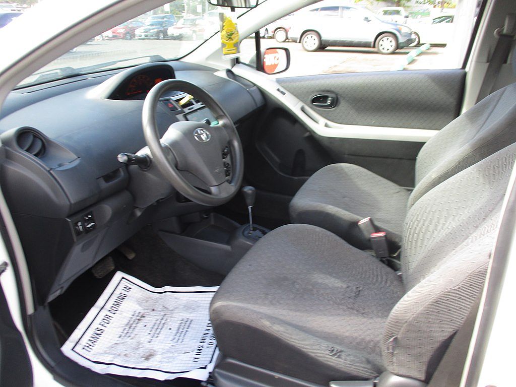 2009 Toyota Yaris null image 4