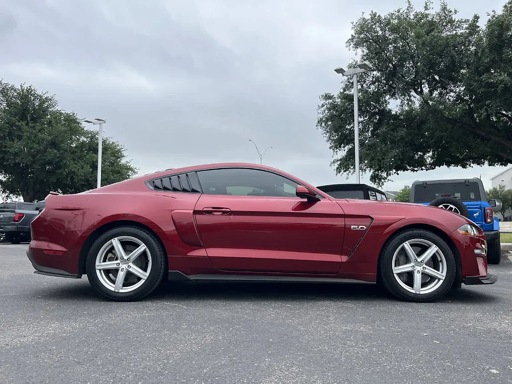 2019 Ford Mustang GT image 2
