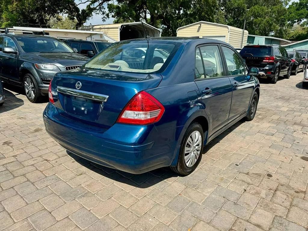 2010 Nissan Versa S image 4