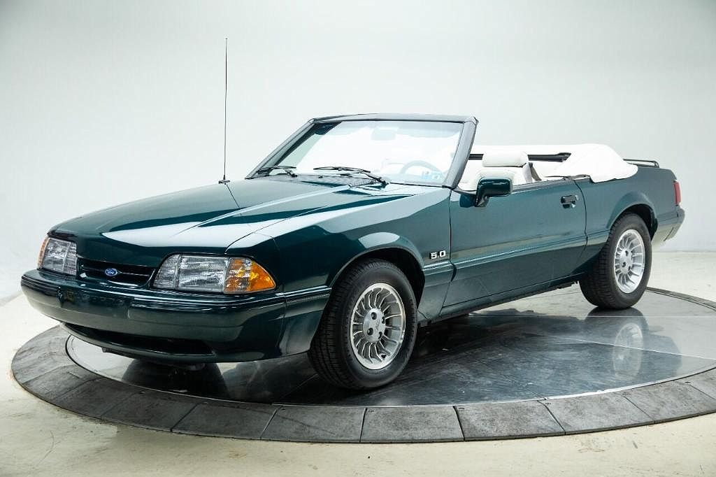 1990 Ford Mustang LX image 0