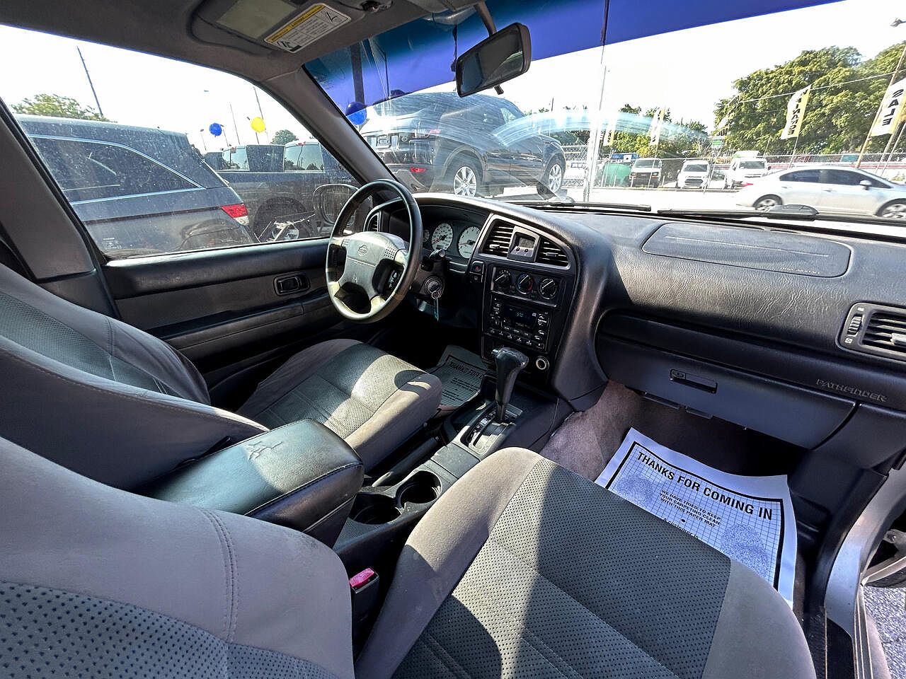 2001 Nissan Pathfinder SE image 14