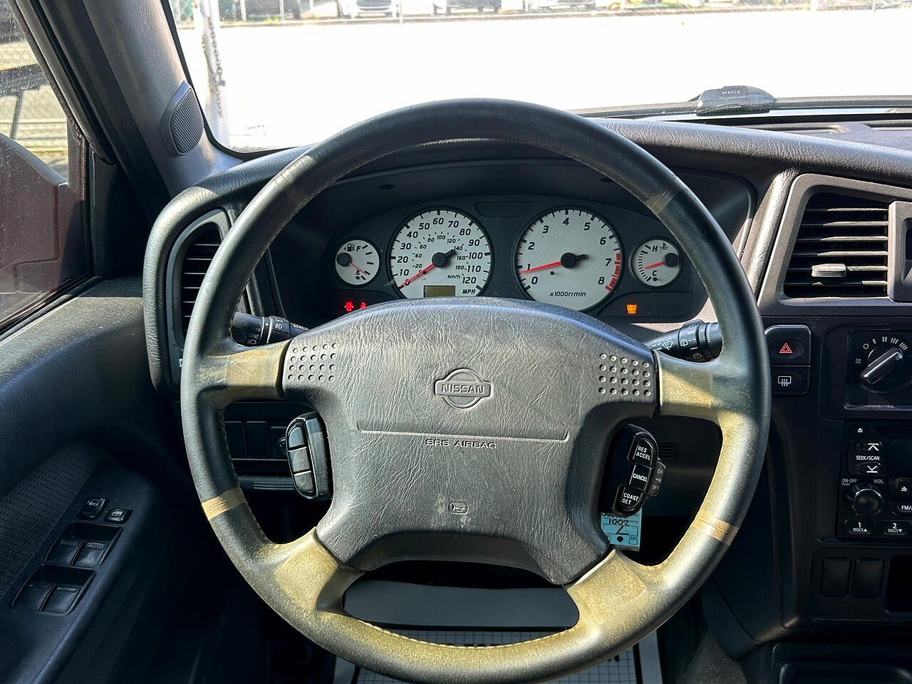 2001 Nissan Pathfinder SE image 16