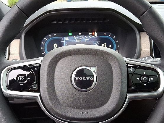 2025 Volvo XC90 Core photo 11