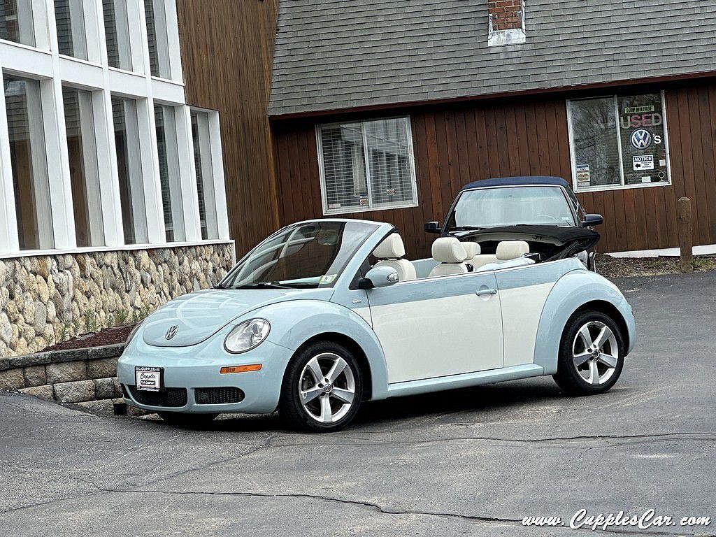 2010 Volkswagen New Beetle Final Edition image 0
