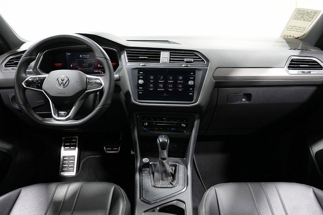 2023 Volkswagen Tiguan SE image 1