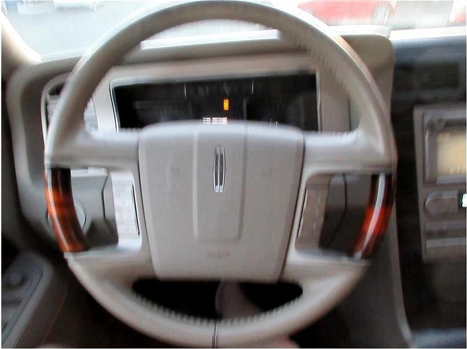 2007 Lincoln Navigator Luxury image 12