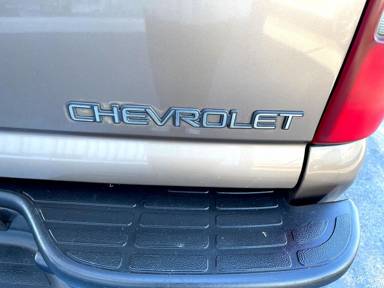 2003 Chevrolet Tahoe null image 3