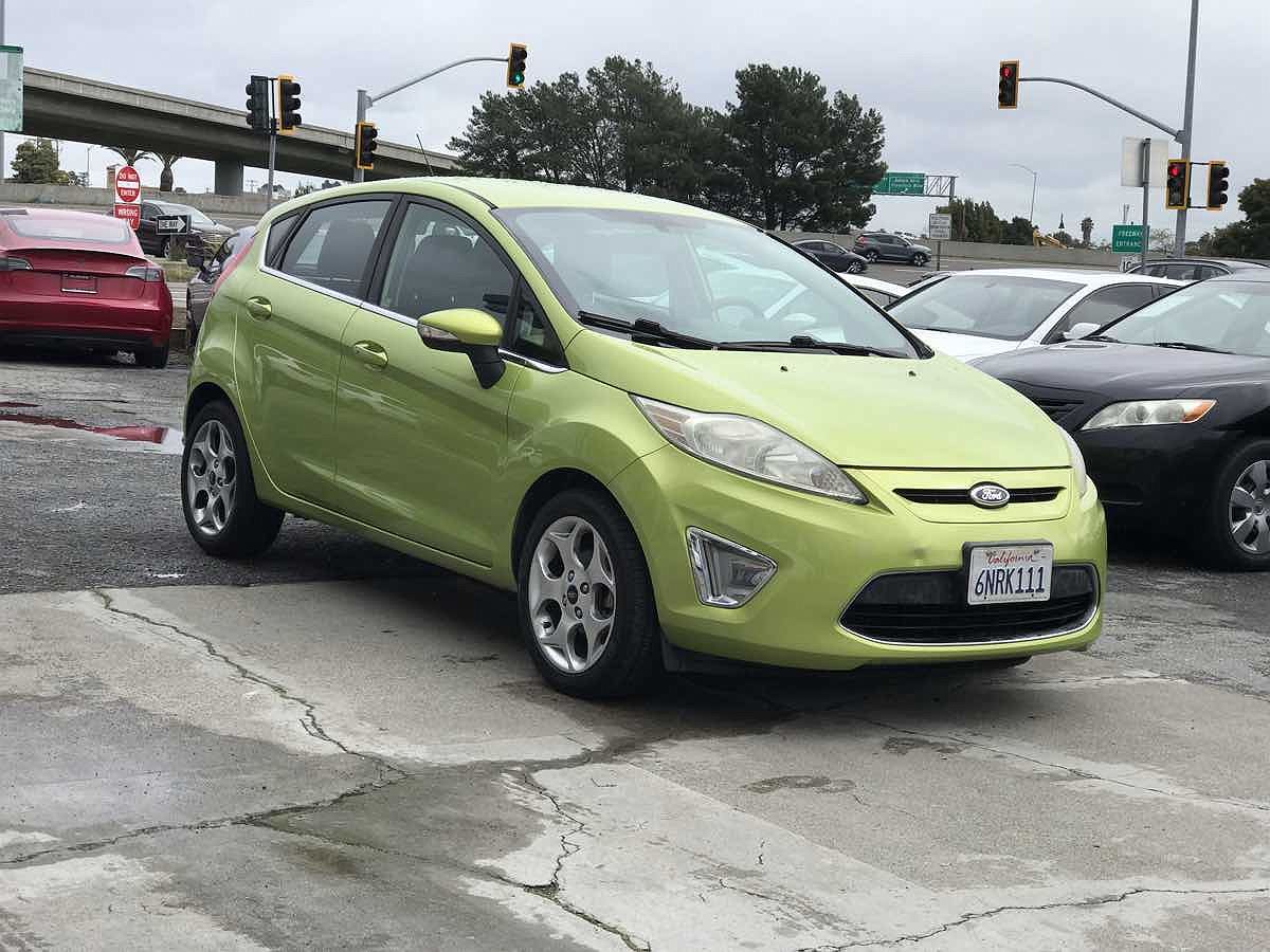 2011 Ford Fiesta SES image 0