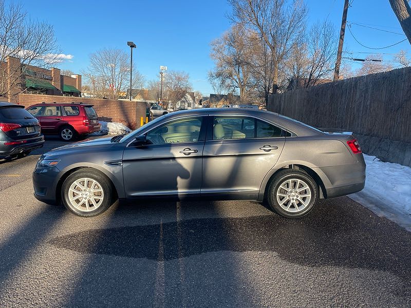 2014 Ford Taurus SE image 5