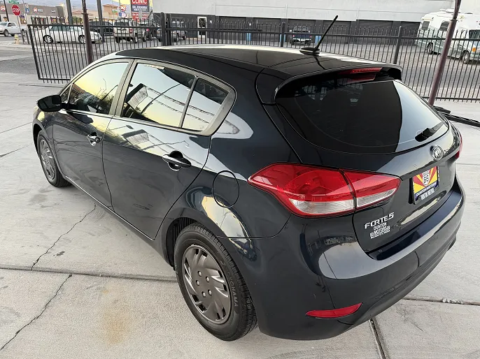 2017 Kia Forte5