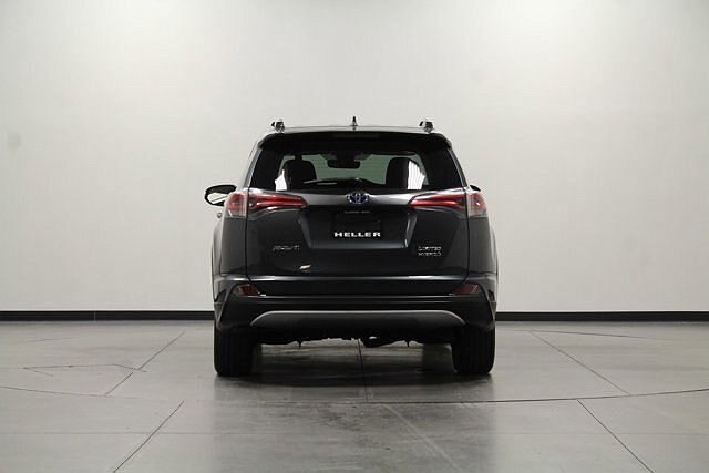 2017 Toyota RAV4 Limited Edition image 3