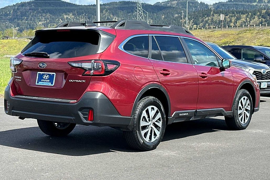 2020 Subaru Outback Premium image 3