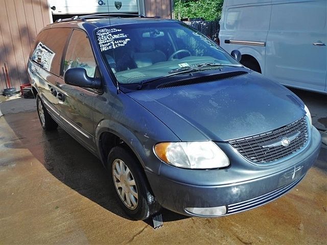 2002 Chrysler Town & Country Limited Edition image 0