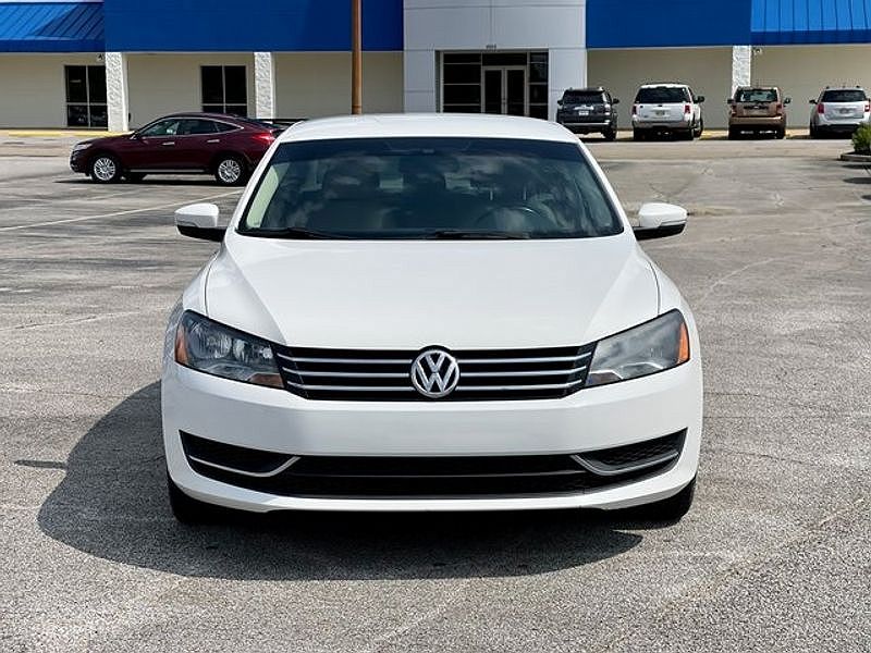 2015 Volkswagen Passat SE image 1