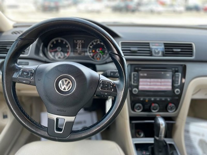2015 Volkswagen Passat SE image 3