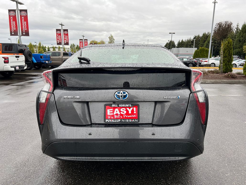 2017 Toyota Prius null image 3