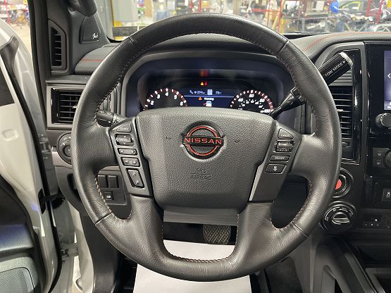 2024 Nissan Titan PRO-4X photo 2