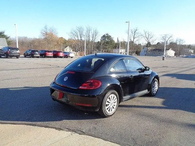 2012 Volkswagen Beetle Base image 4