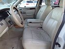 2006 Lincoln Town Car Signature Limited image 11