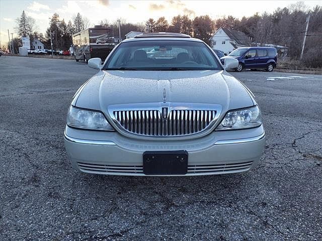 2006 Lincoln Town Car Signature Limited image 1