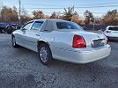 2006 Lincoln Town Car Signature Limited image 6