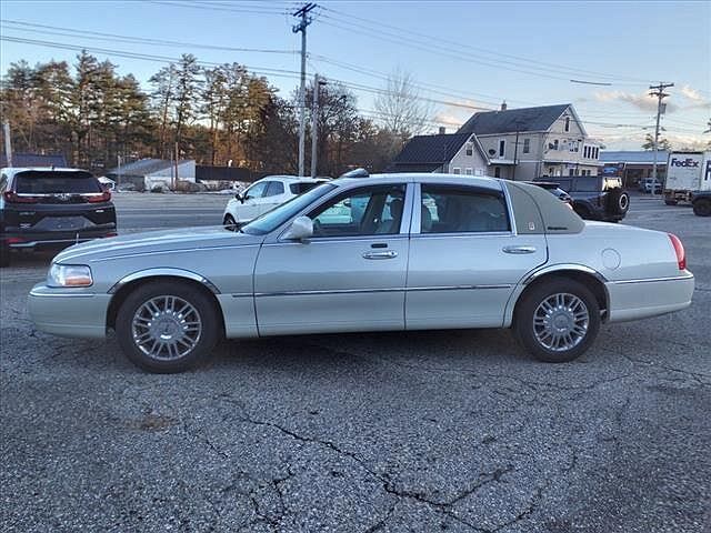 2006 Lincoln Town Car Signature Limited image 7
