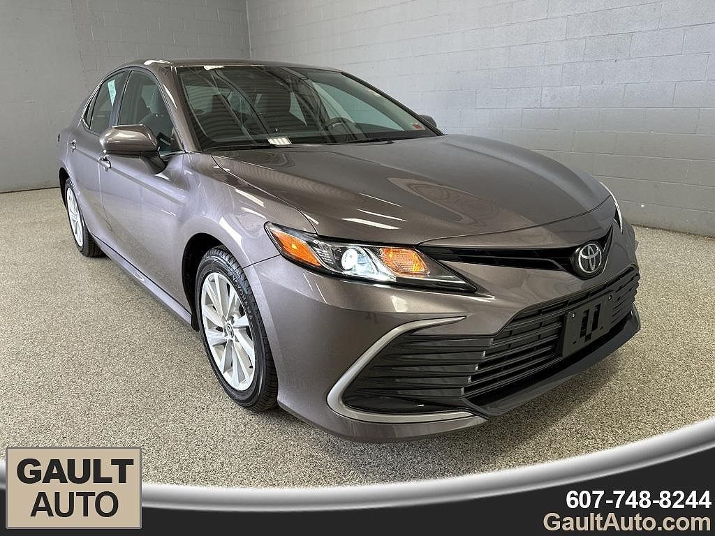 2021 Toyota Camry LE image 0