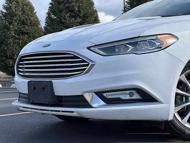 2017 Ford Fusion SE image 1