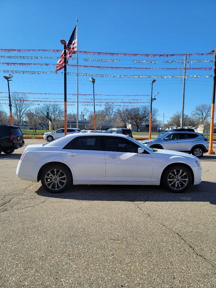 2014 Chrysler 300 S image 6