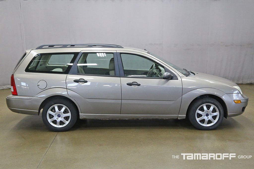 2005 Ford Focus null image 13