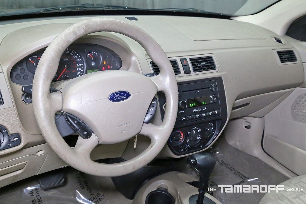 2005 Ford Focus null image 2