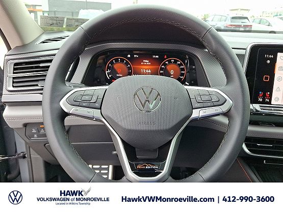 2025 Volkswagen Atlas Peak Edition SE photo 9