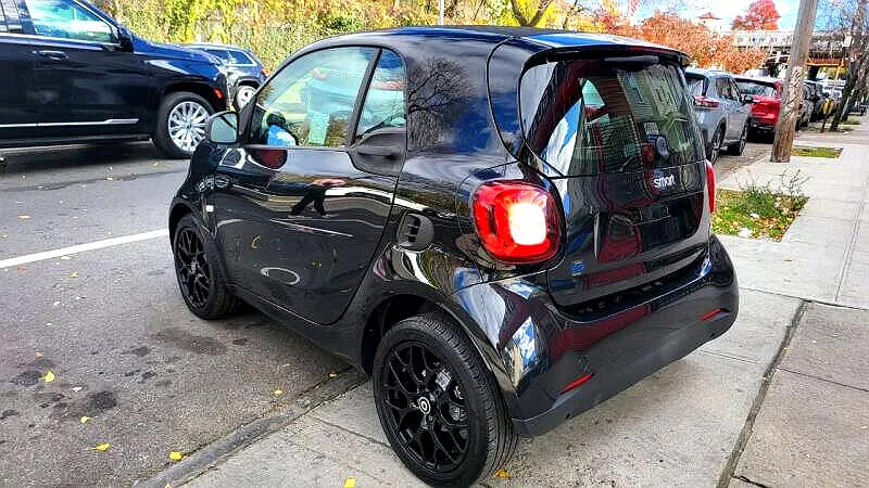 2019 Smart Fortwo Passion image 2