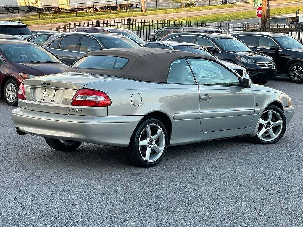 2004 Volvo C70 HT image 1