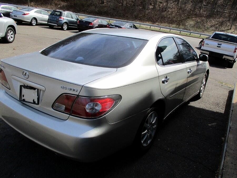 2002 Lexus ES 300 image 4